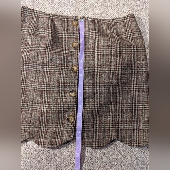 SOUTHERN Proper size 10, scalloped bottom skirt - Picture 3 of 6